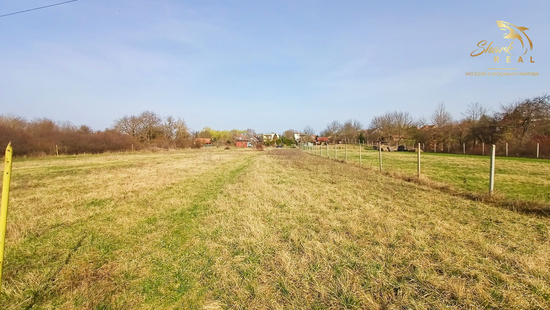 Rovinatý pozemok na predaj v blízkosti prírody