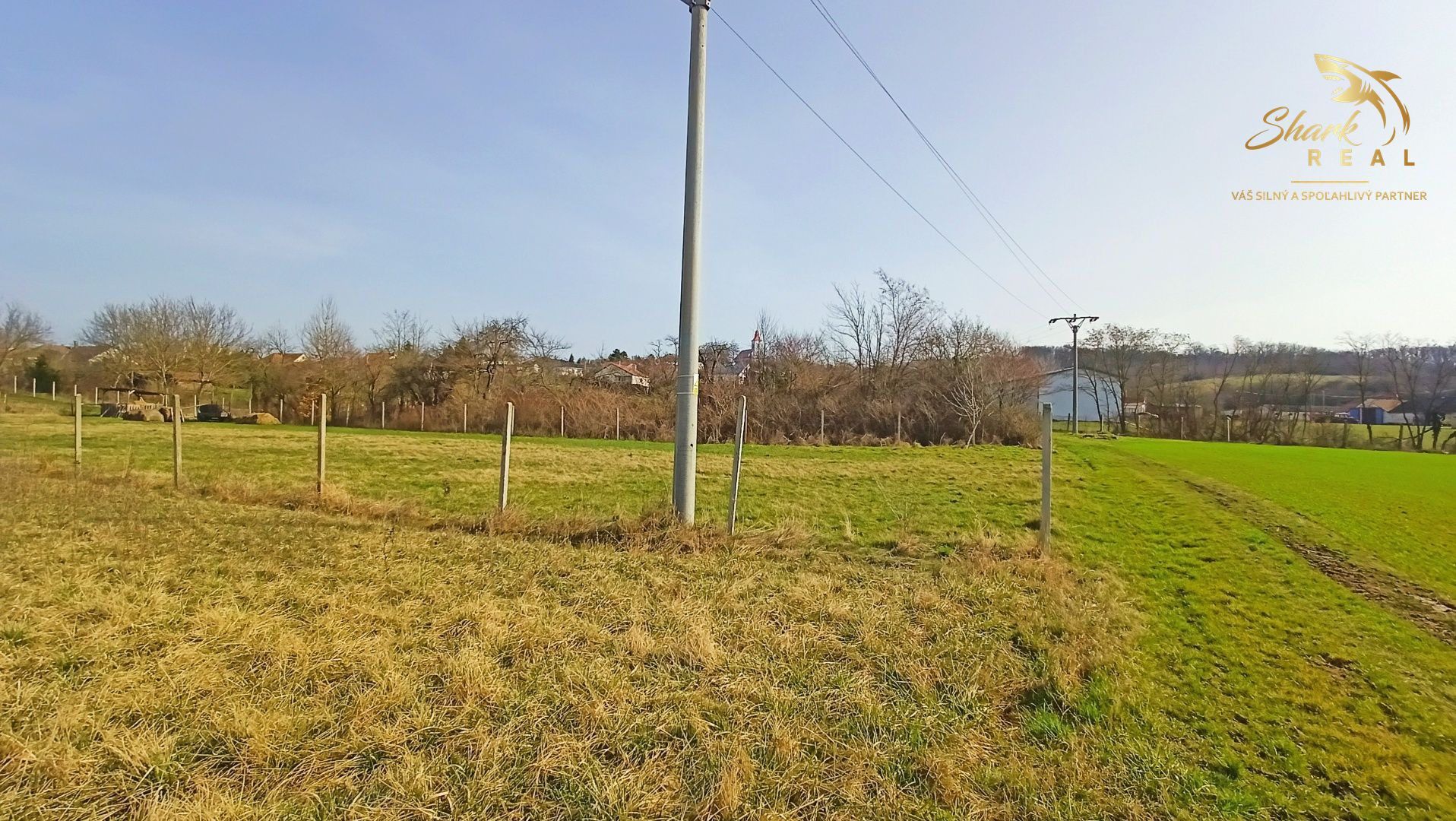 Rovinatý pozemok na predaj v blízkosti prírody