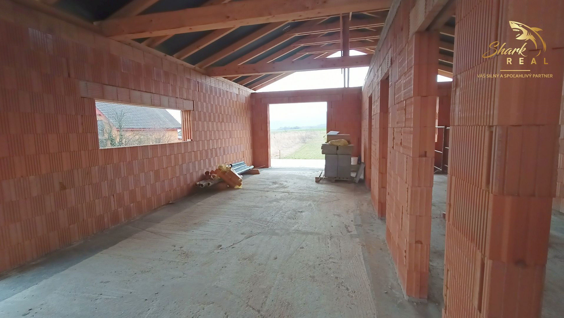 NOVÁ CENA! Rozostavaný bungalov v krásnom prostredí