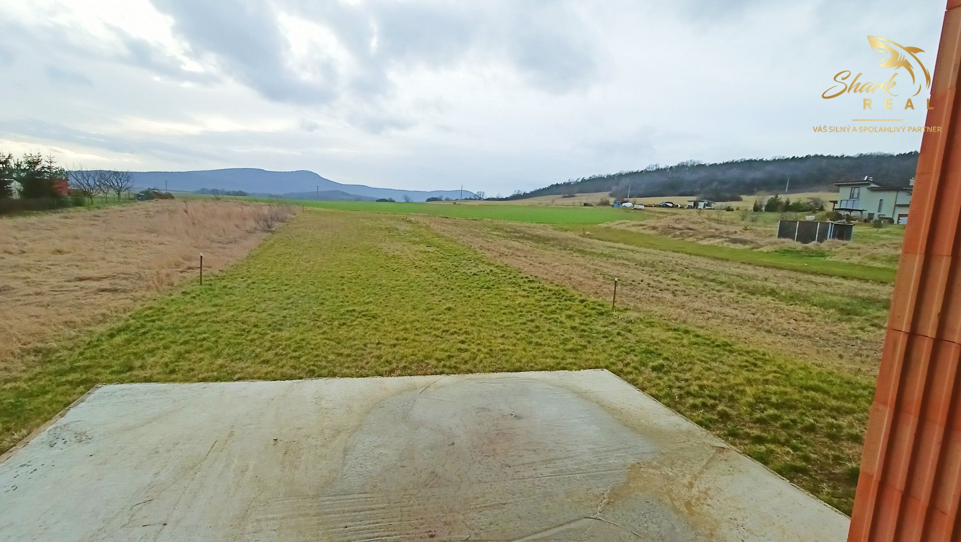 NOVÁ CENA! Rozostavaný bungalov v krásnom prostredí