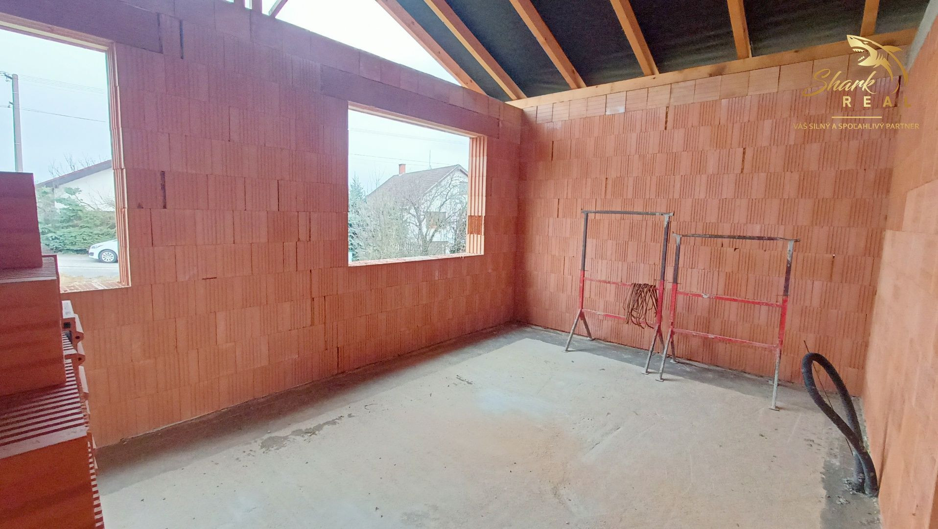 NOVÁ CENA! Rozostavaný bungalov v krásnom prostredí