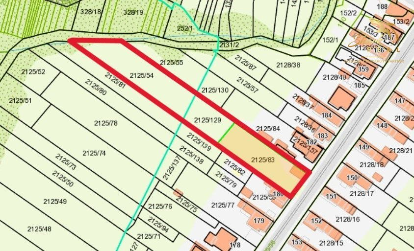 Rovinatý investičný pozemok neďaleko diaľnice