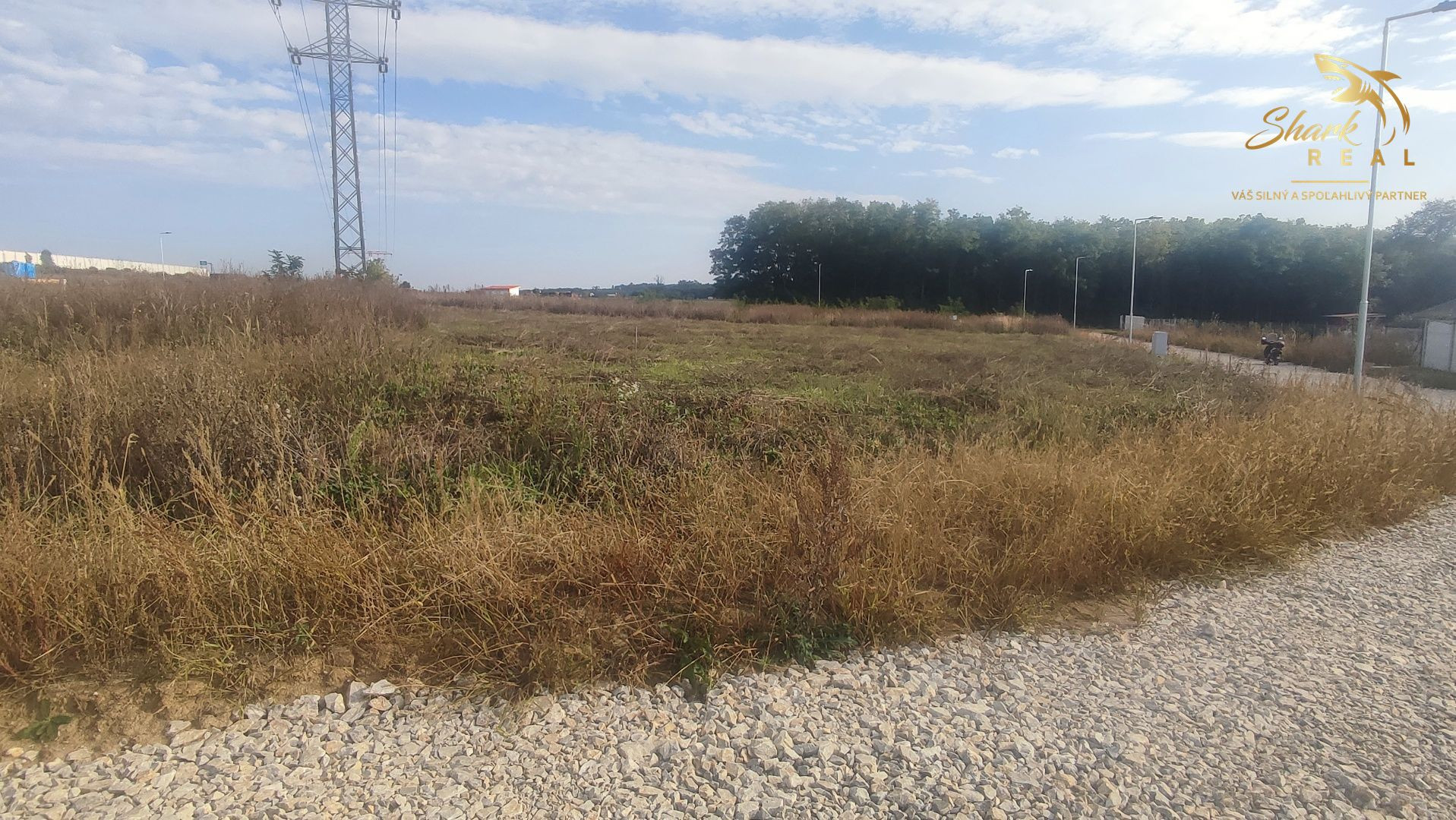 Shark real  ponúka  na predaj pozemok v Nitre,  Lukov dvor.  Plocha: pozemku 1645m2. 