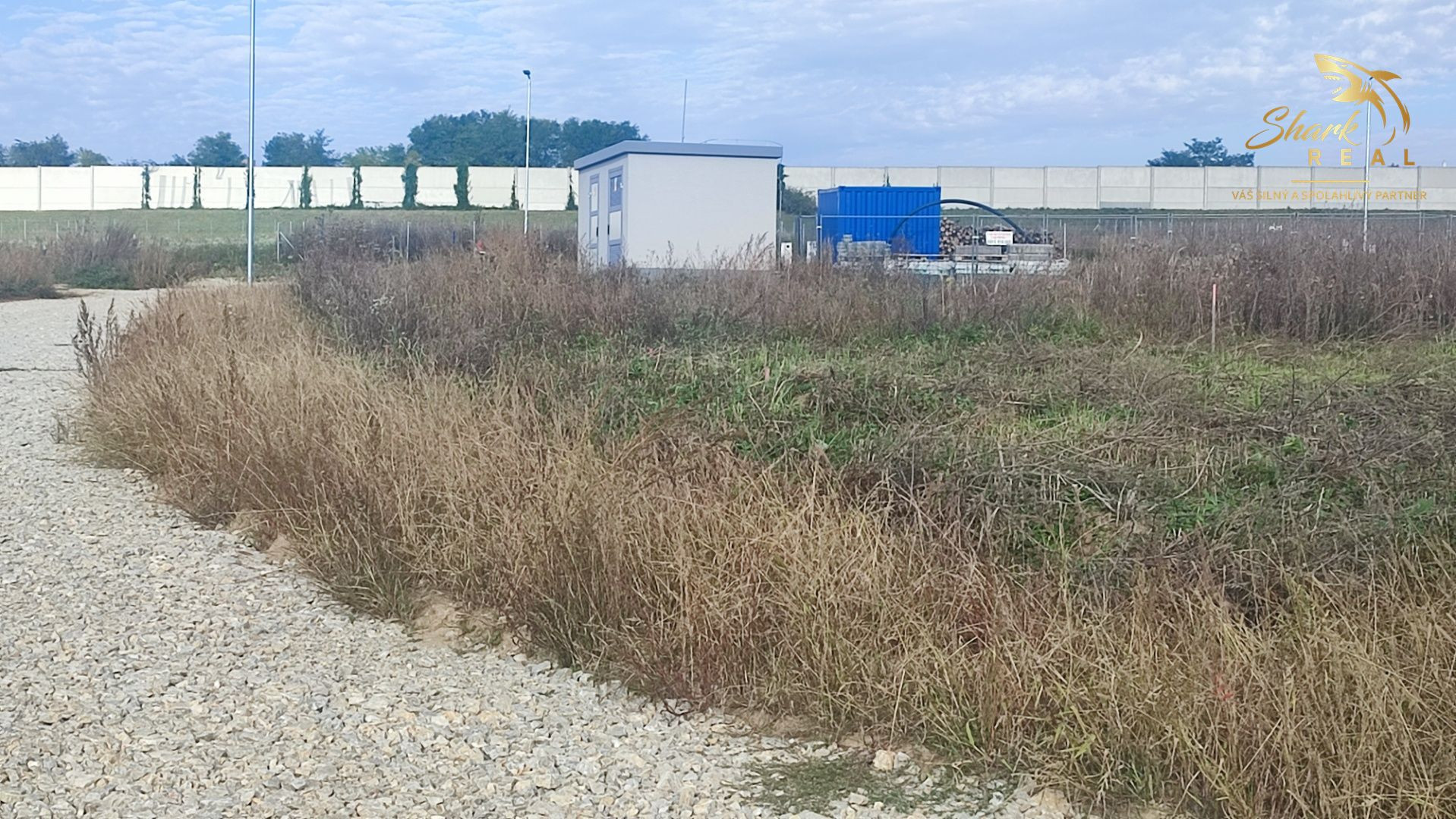 Shark real  ponúka  na predaj pozemok v Nitre,  Lukov dvor.  Plocha: pozemku 1645m2. 