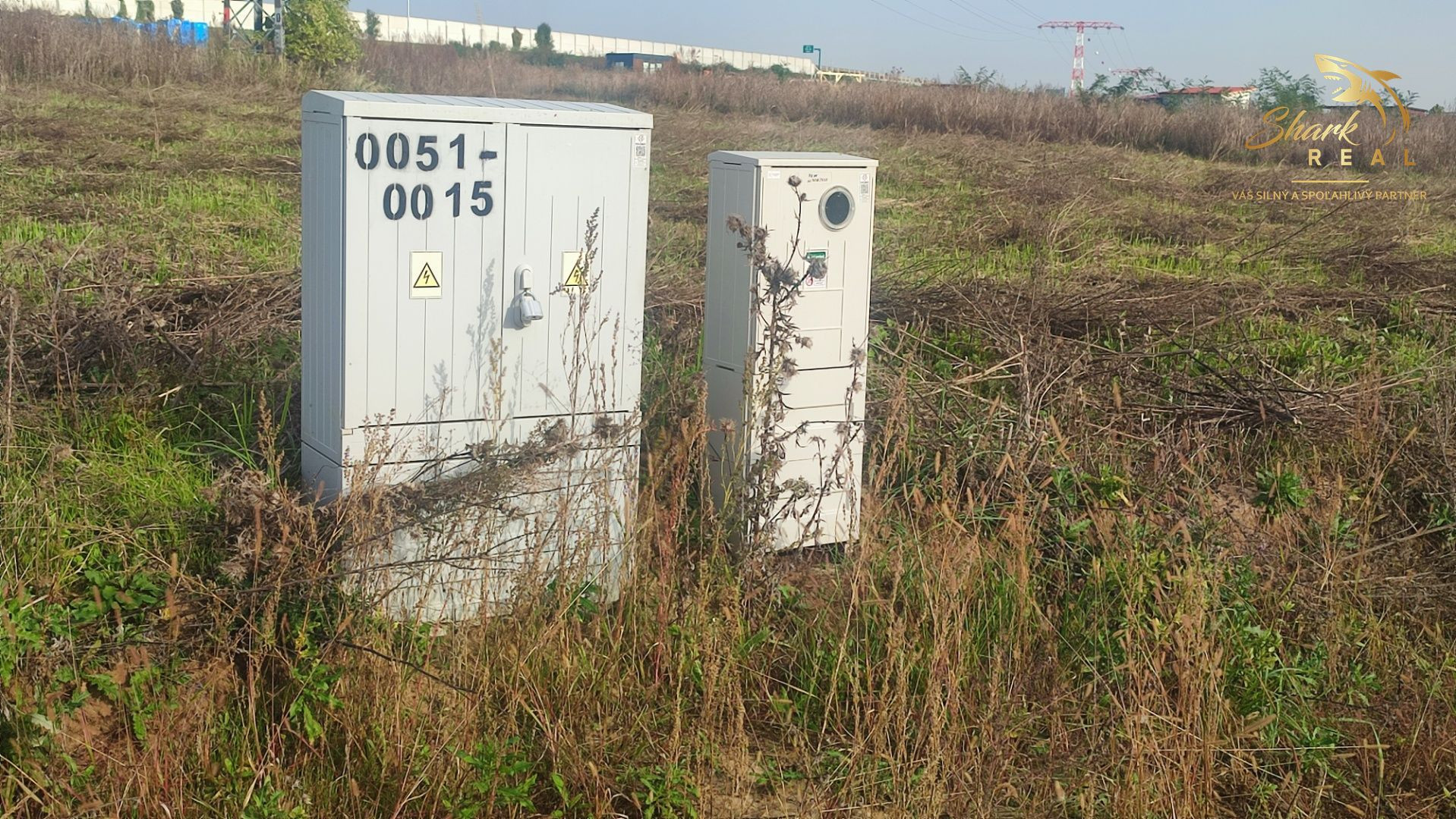 Shark real  ponúka  na predaj pozemok v Nitre,  Lukov dvor.  Plocha: pozemku 1645m2. 