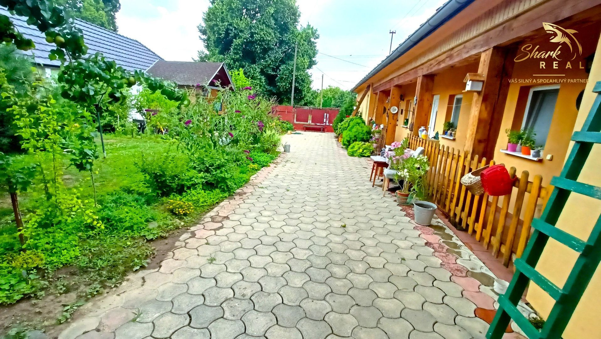 Krásny vidiecky dom s rozsiahlym pozemkom