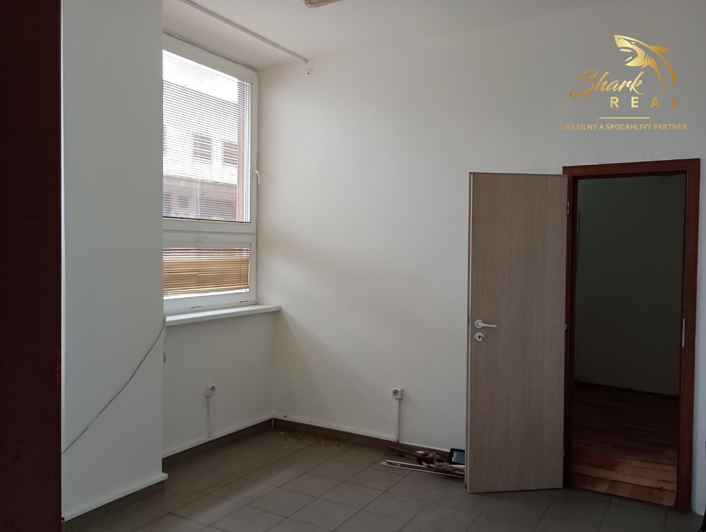 Na prenájom kancelária na prízemí