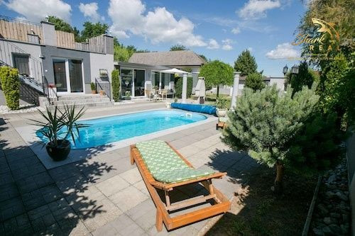 Jedinečná apartmánová nehnutelnosť s bazénom a záhradou