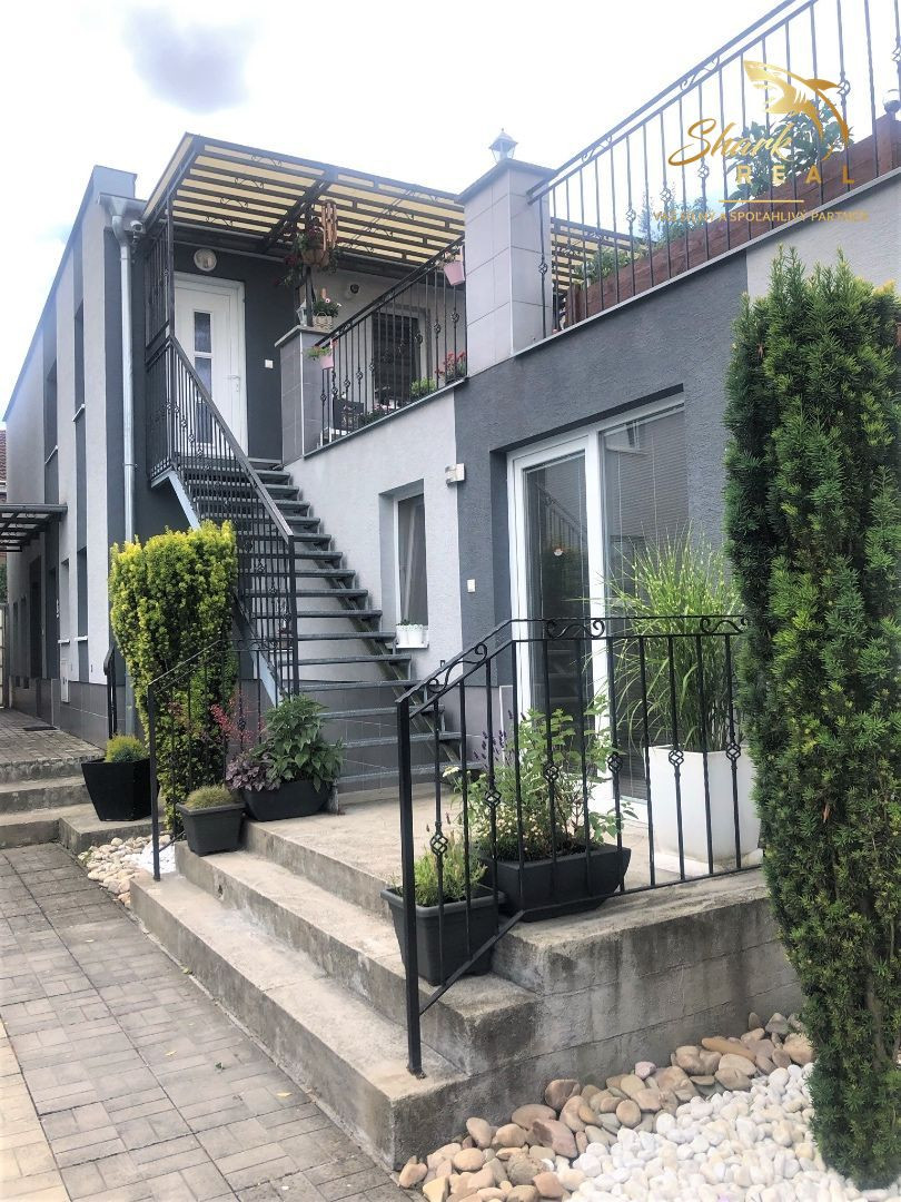 Jedinečná apartmánová nehnutelnosť s bazénom a záhradou