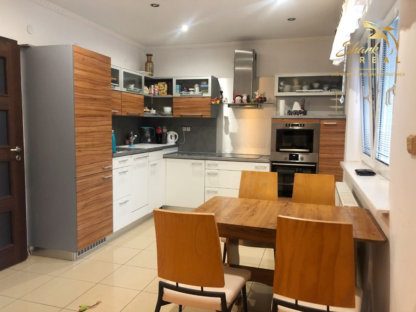 Jedinečná apartmánová nehnutelnosť s bazénom a záhradou