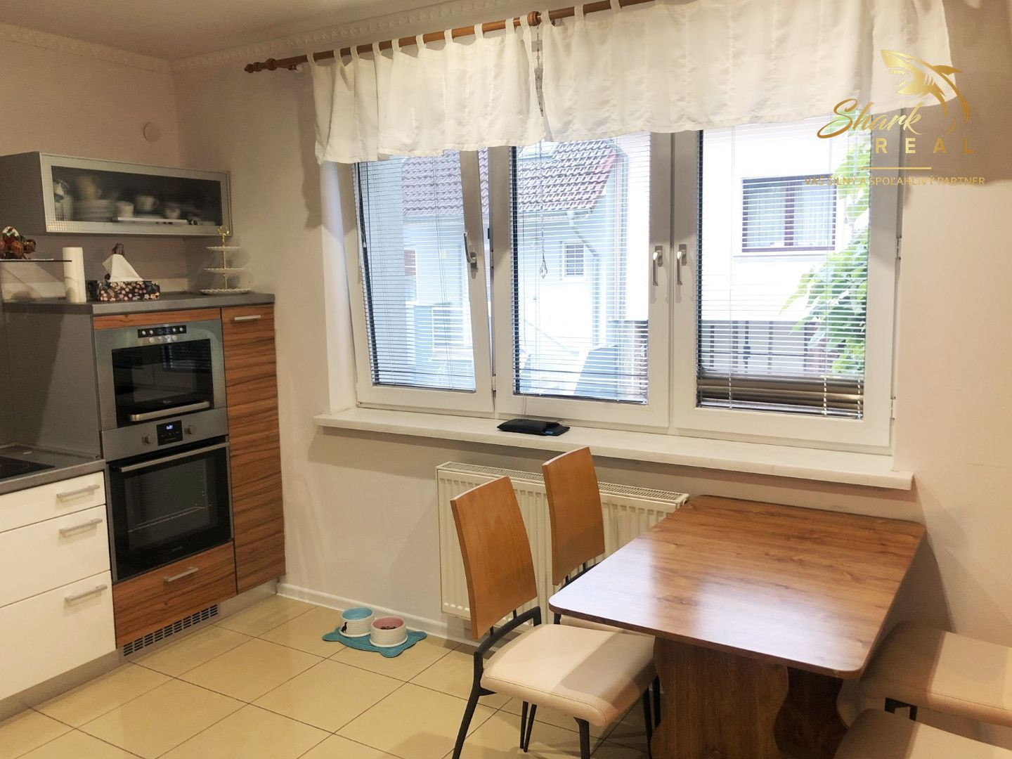 Jedinečná apartmánová nehnutelnosť s bazénom a záhradou