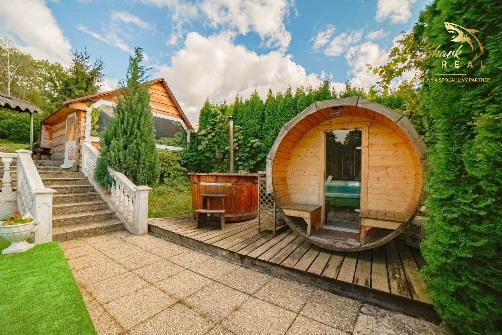 VÝRAZNÁ ZĽAVA! Očarujúci penzión s reštauráciou, bazénom, welness a ihriskom