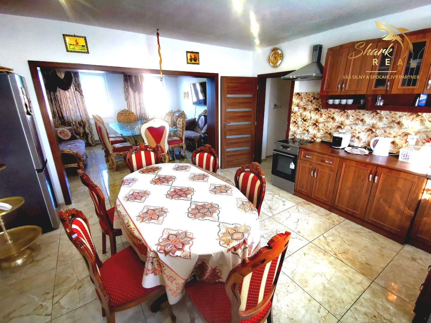 Znížená cena. Zrekonštruovaný rodinný dom vo Veľkých Kostoľanoch