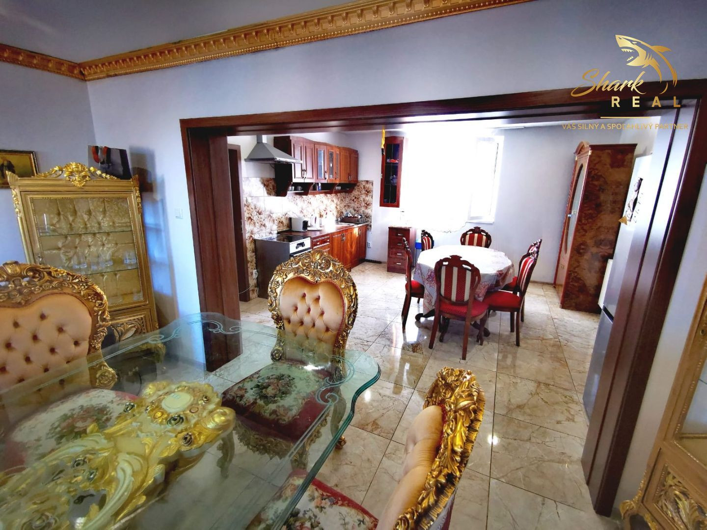 Znížená cena. Zrekonštruovaný rodinný dom vo Veľkých Kostoľanoch