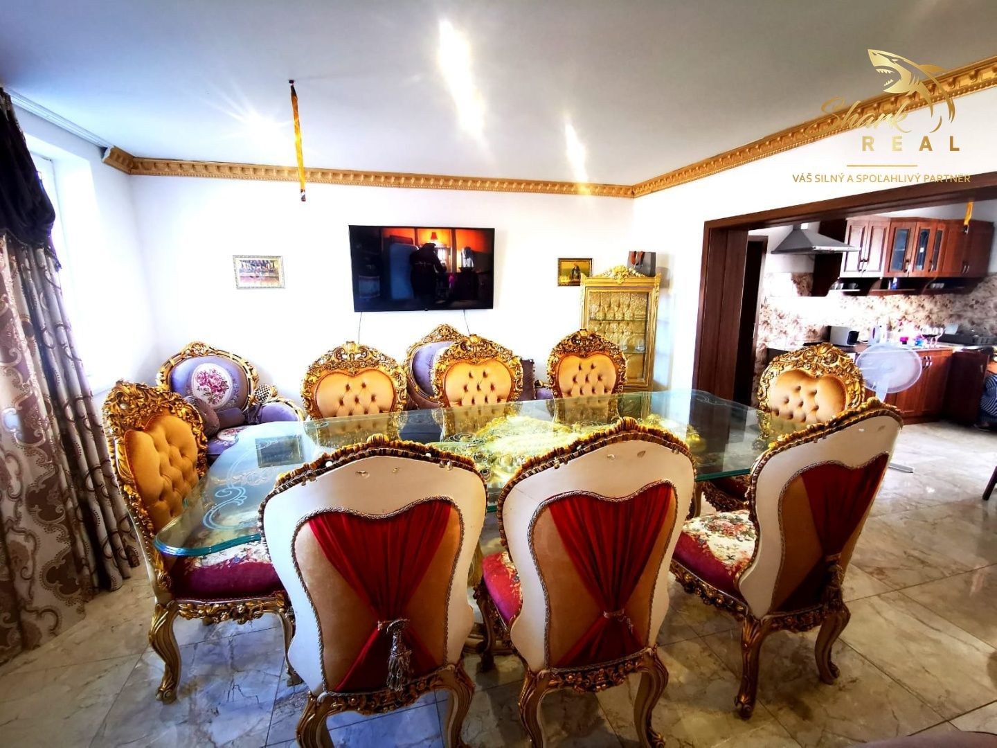 Znížená cena. Zrekonštruovaný rodinný dom vo Veľkých Kostoľanoch