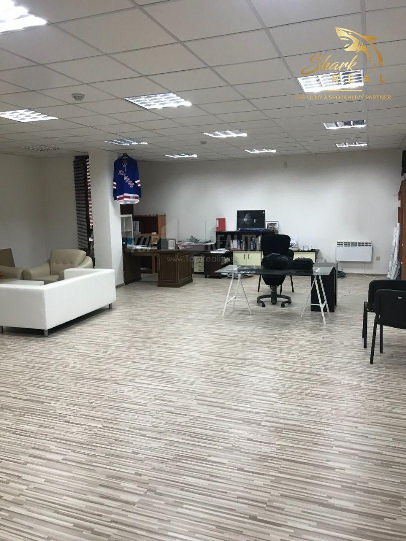 Budova v centre, alebo bytový dom? Je to na Vás