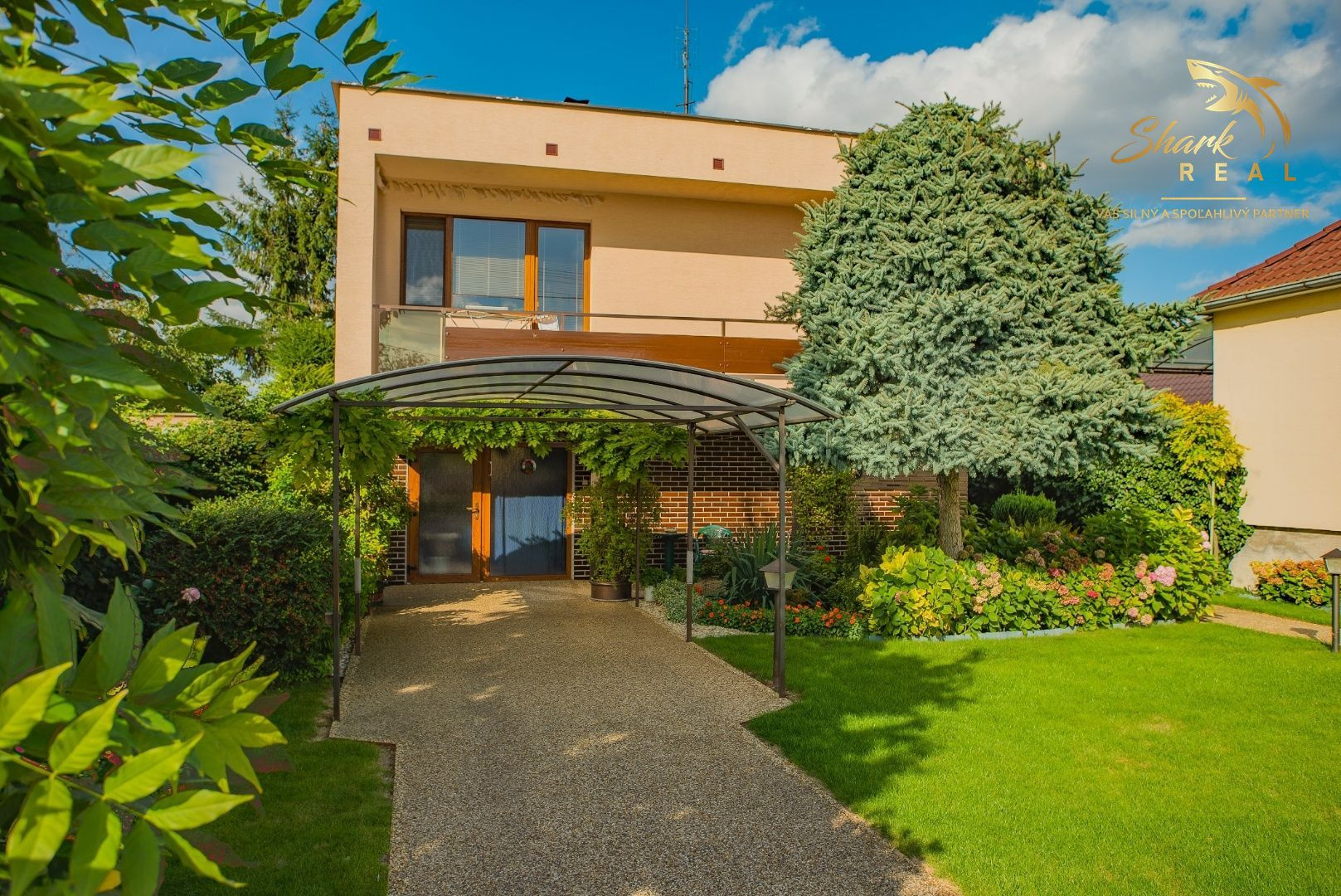 Peknučký zrekonštruovaný dom s veľkou úžitkovou záhradou