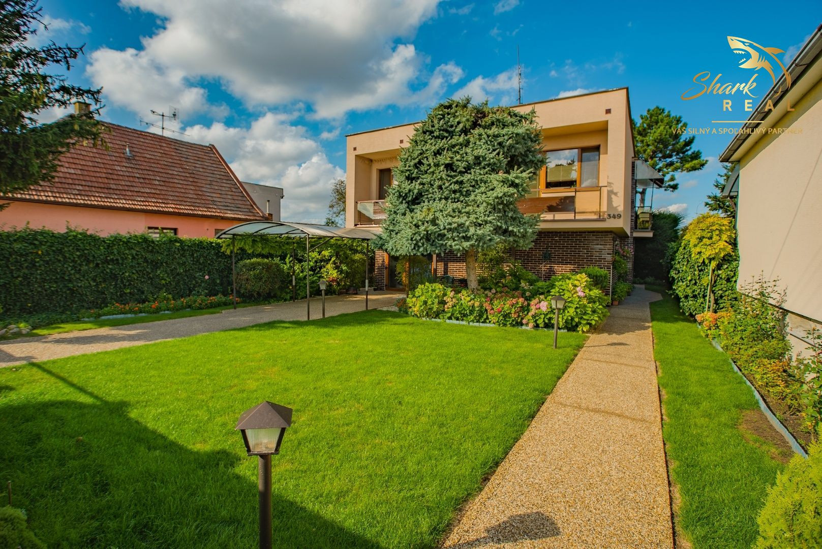 Peknučký zrekonštruovaný dom s veľkou úžitkovou záhradou