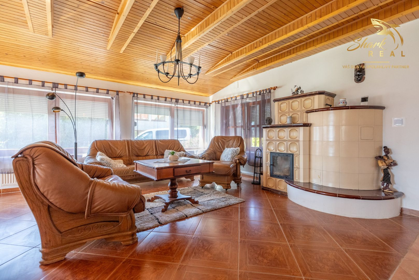 Jedinečná rodinná usadlosť s bazénom, posilňovňou, wellness a hosťovským domom