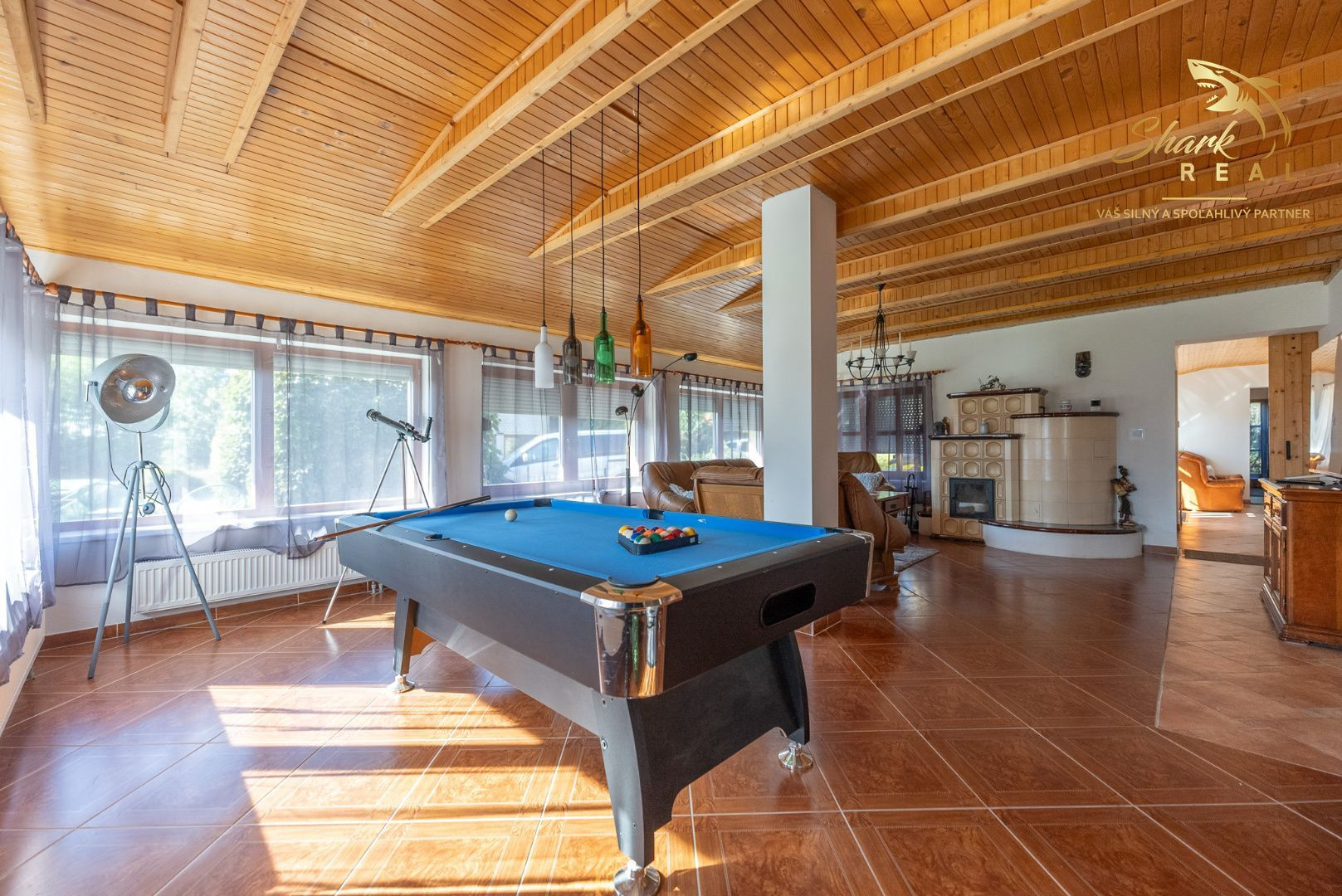 Jedinečná rodinná usadlosť s bazénom, posilňovňou, wellness a hosťovským domom