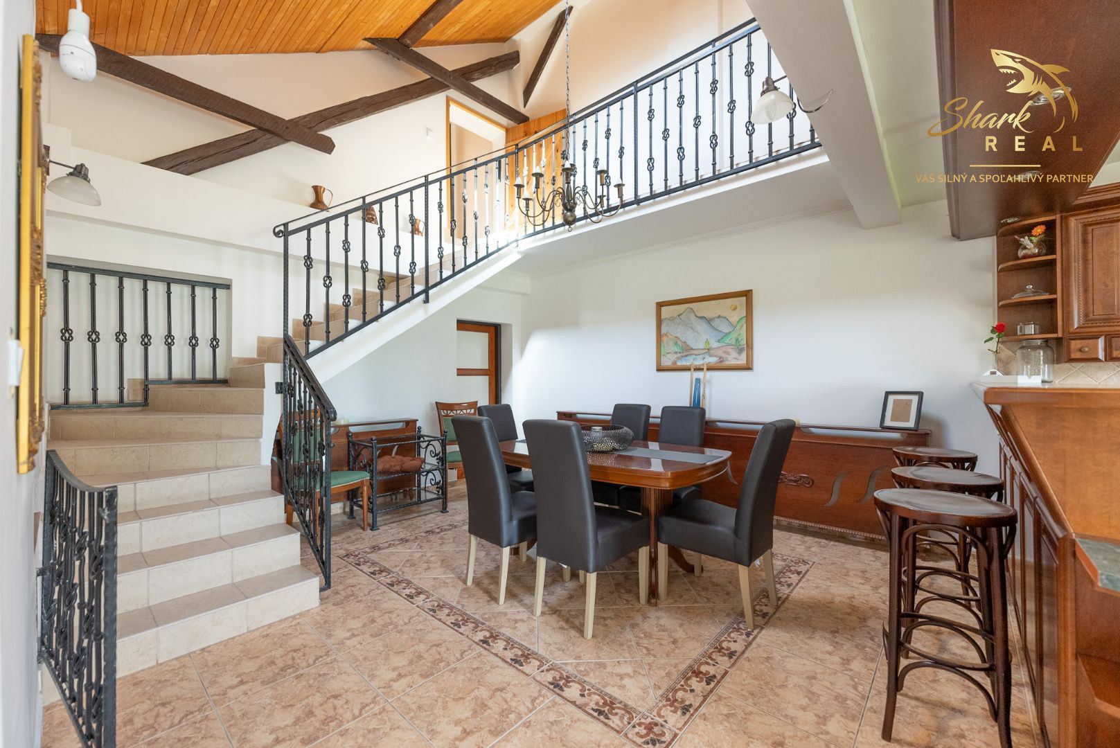 Jedinečná rodinná usadlosť s bazénom, posilňovňou, wellness a hosťovským domom