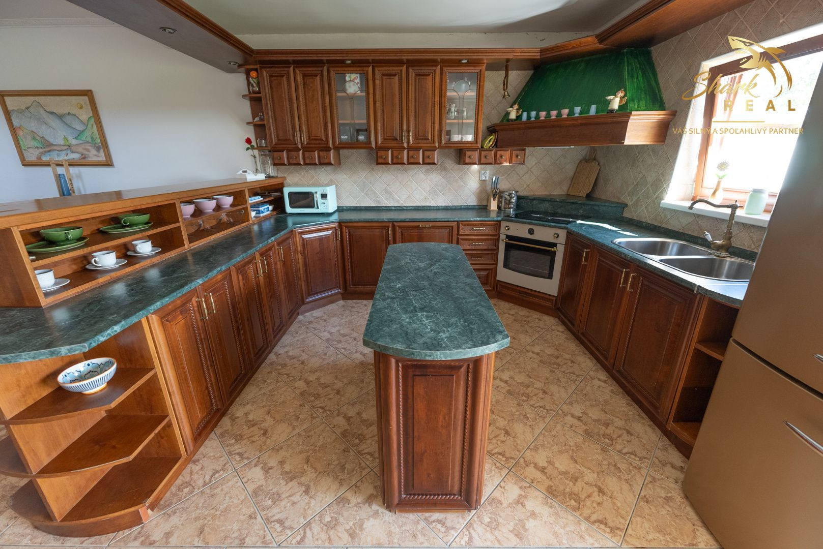 Jedinečná rodinná usadlosť s bazénom, posilňovňou, wellness a hosťovským domom