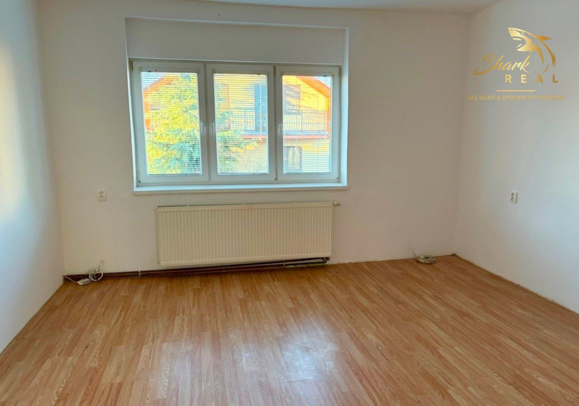 DOM SO ZÁHRADOU | TOPOĽOVÁ ULICA, SEREĎ