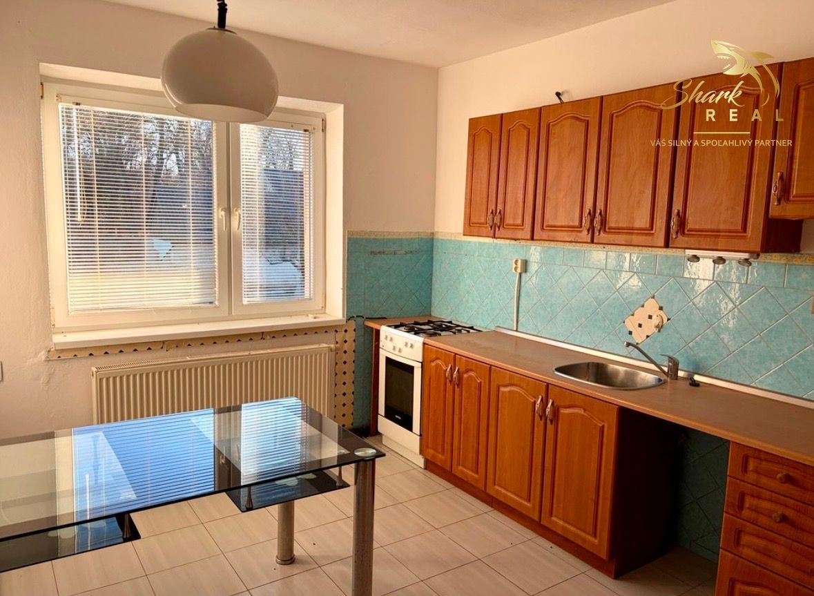 DOM SO ZÁHRADOU | TOPOĽOVÁ ULICA, SEREĎ