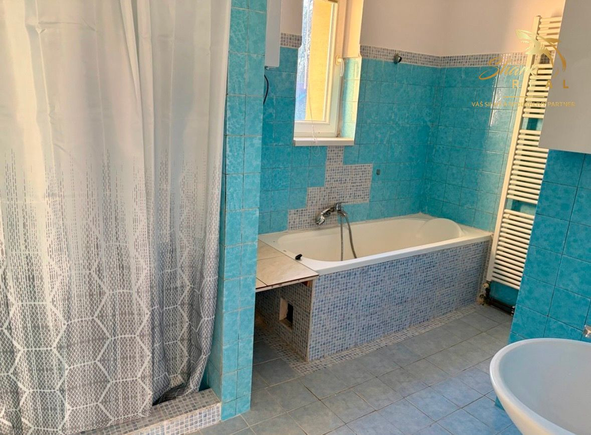 DOM SO ZÁHRADOU | TOPOĽOVÁ ULICA, SEREĎ