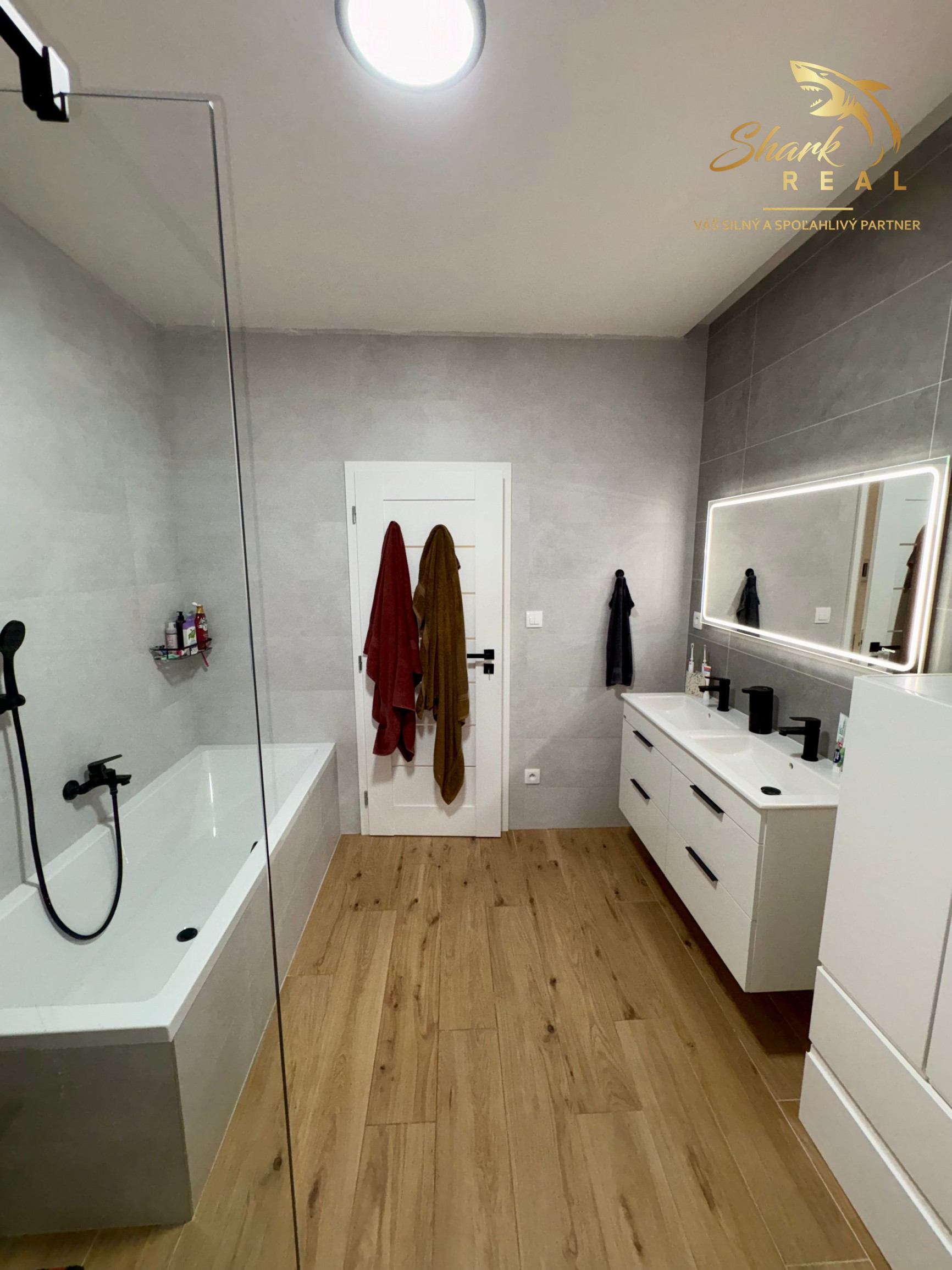 EXKLUZÍVNE NA PREDAJ Moderný 4-izbový rodinný dom – dvojdom | Smreková ulica, Lužianky