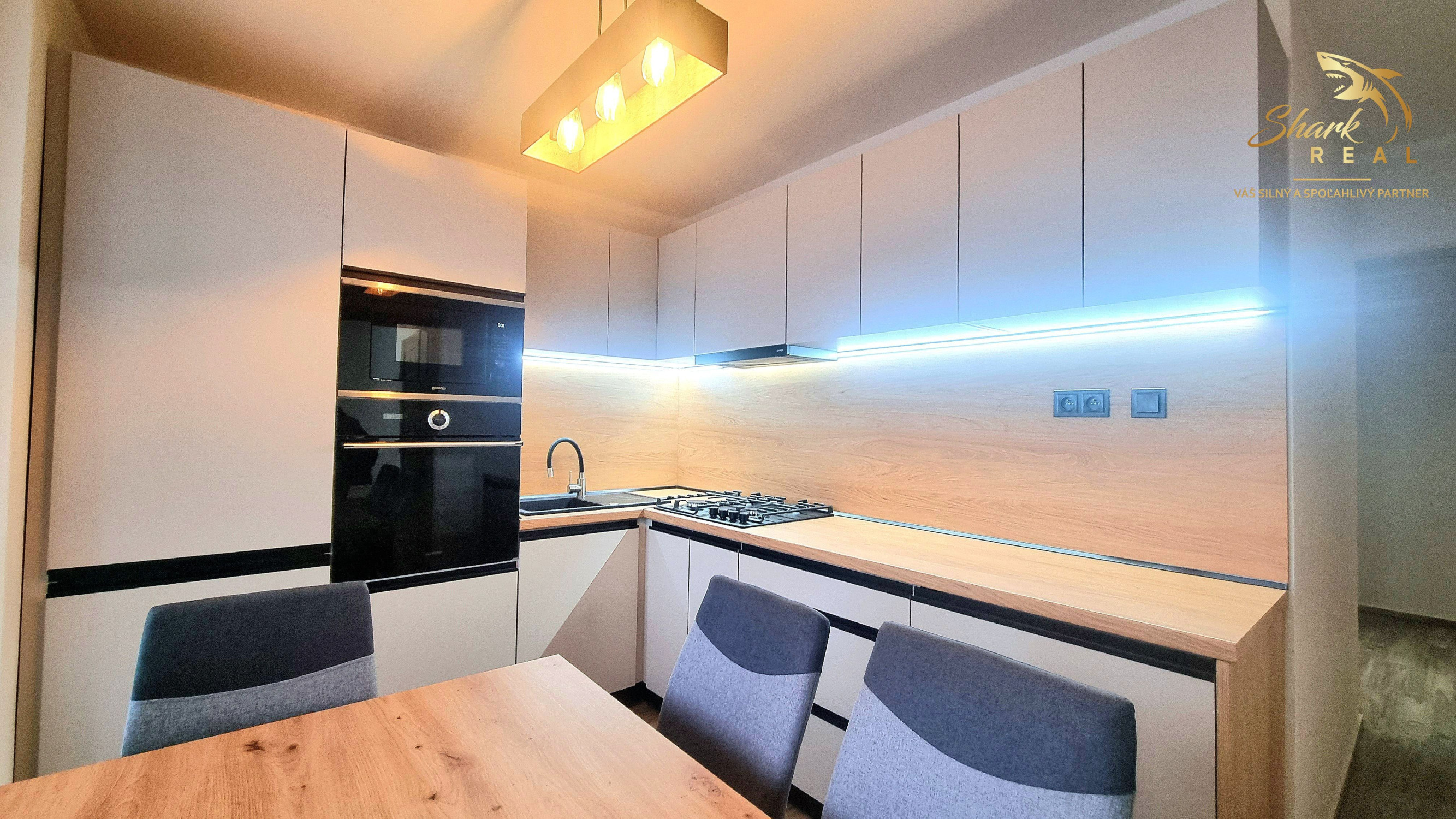 REZERVOVANÉ!!!  PRENÁJOM 3-IZBOVÝ BYT PO KOMPLETNEJ REKONŠTRUKCII V  CENTRE MESTA TREBIŠOV- PRVÝ NÁJOMNÍK