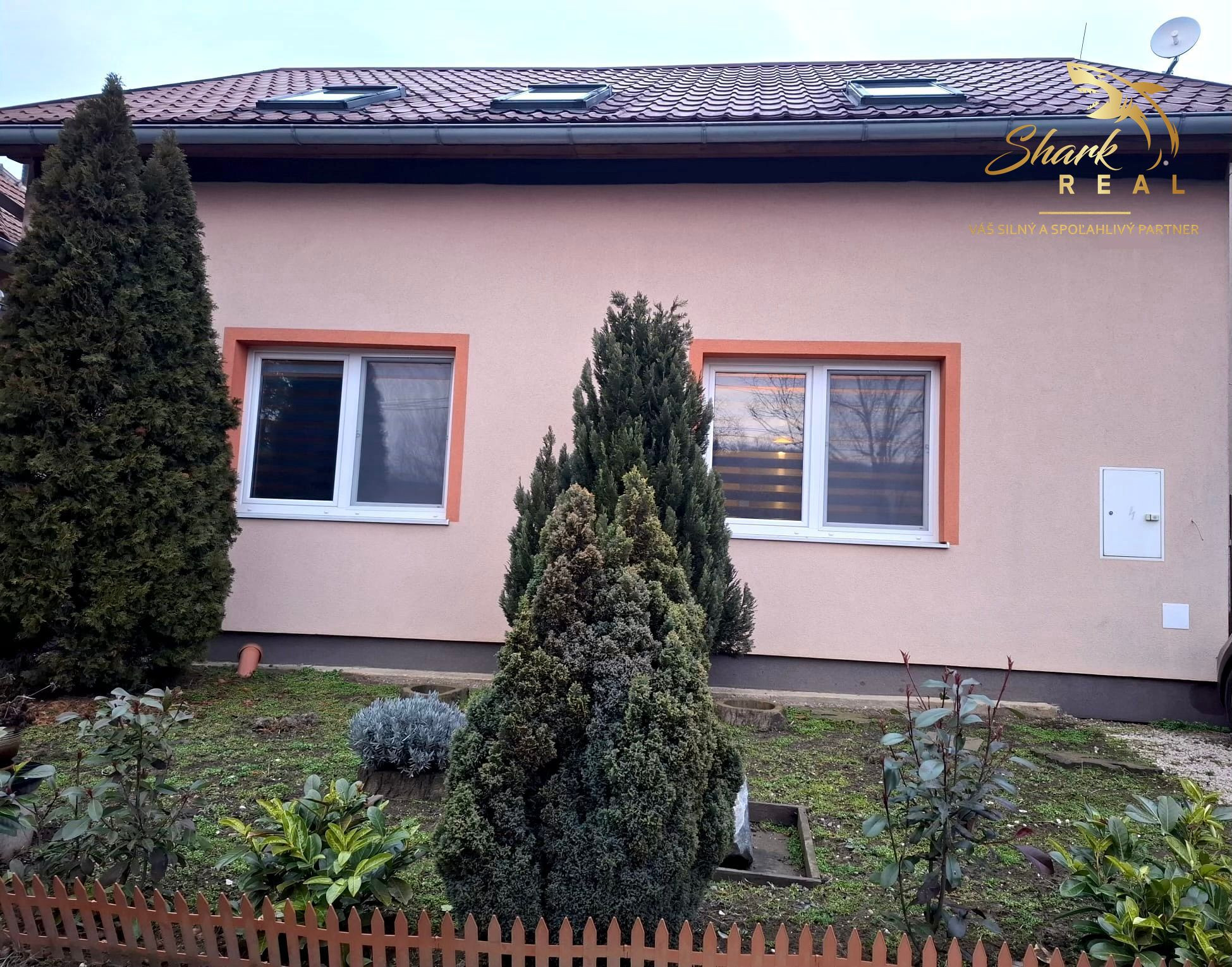 ZNÍŽENÁ CENA - Útulný rodinný dom s veľkou upravenou záhradou