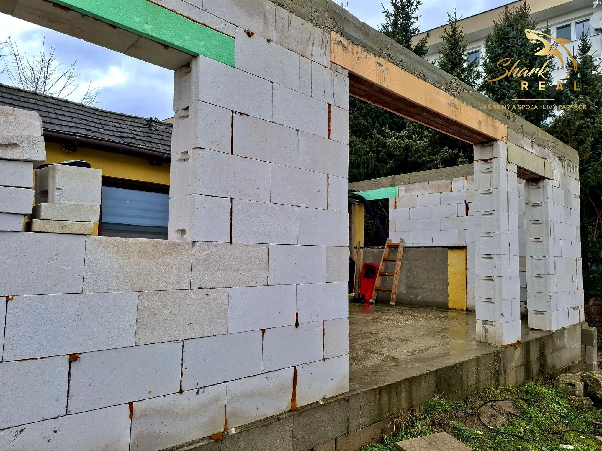 Rozostavaný rodinný domček