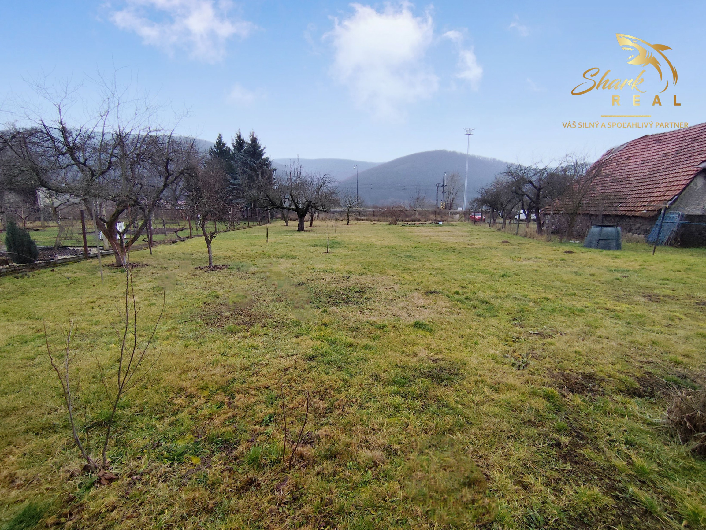 Rodinný dom s veľkorysým investičným pozemkom na predaj