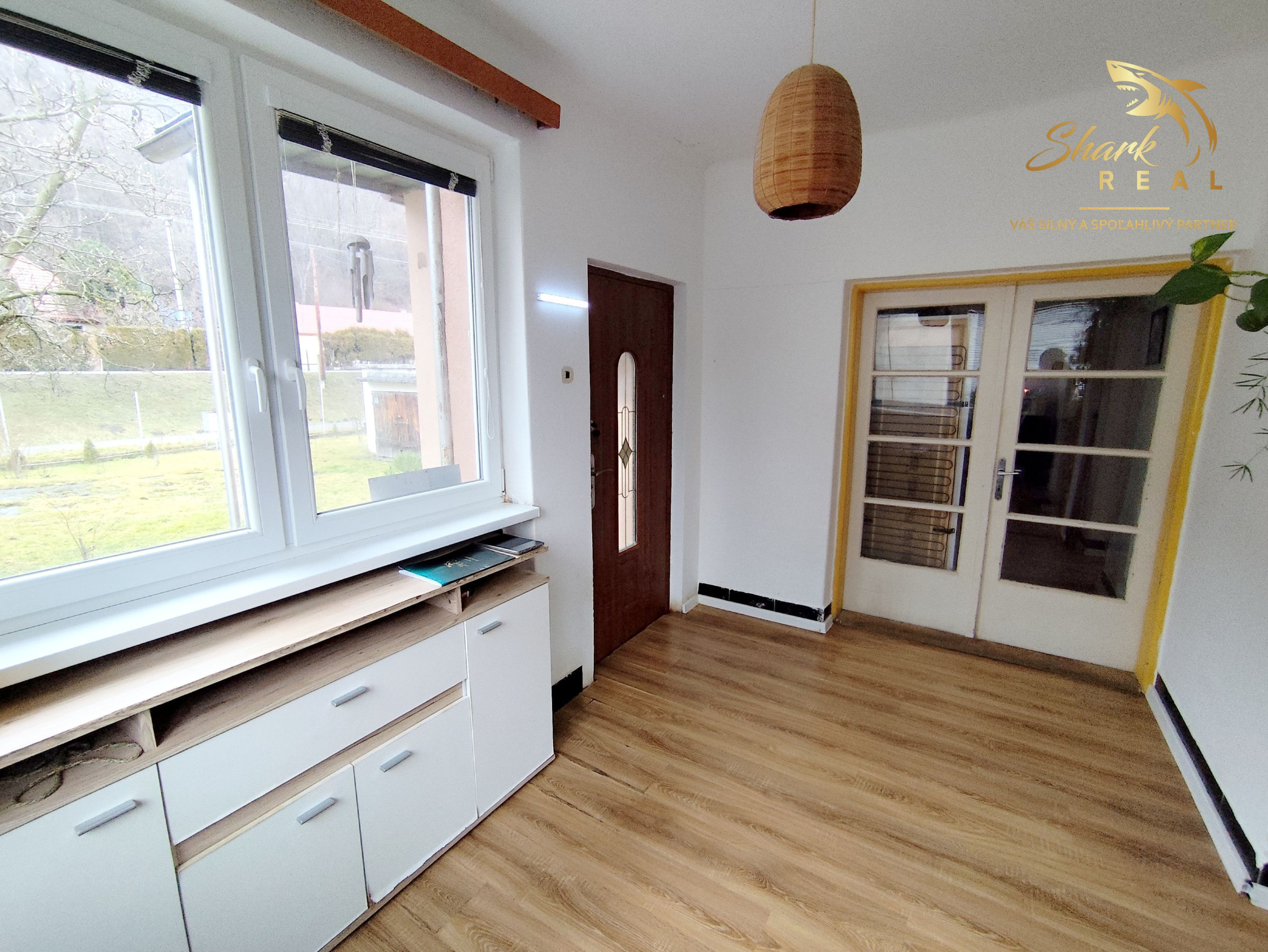 Rodinný dom s veľkorysým investičným pozemkom na predaj