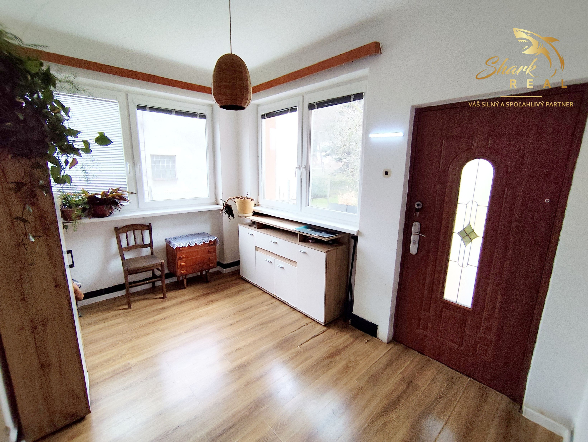 Rodinný dom s veľkorysým investičným pozemkom na predaj