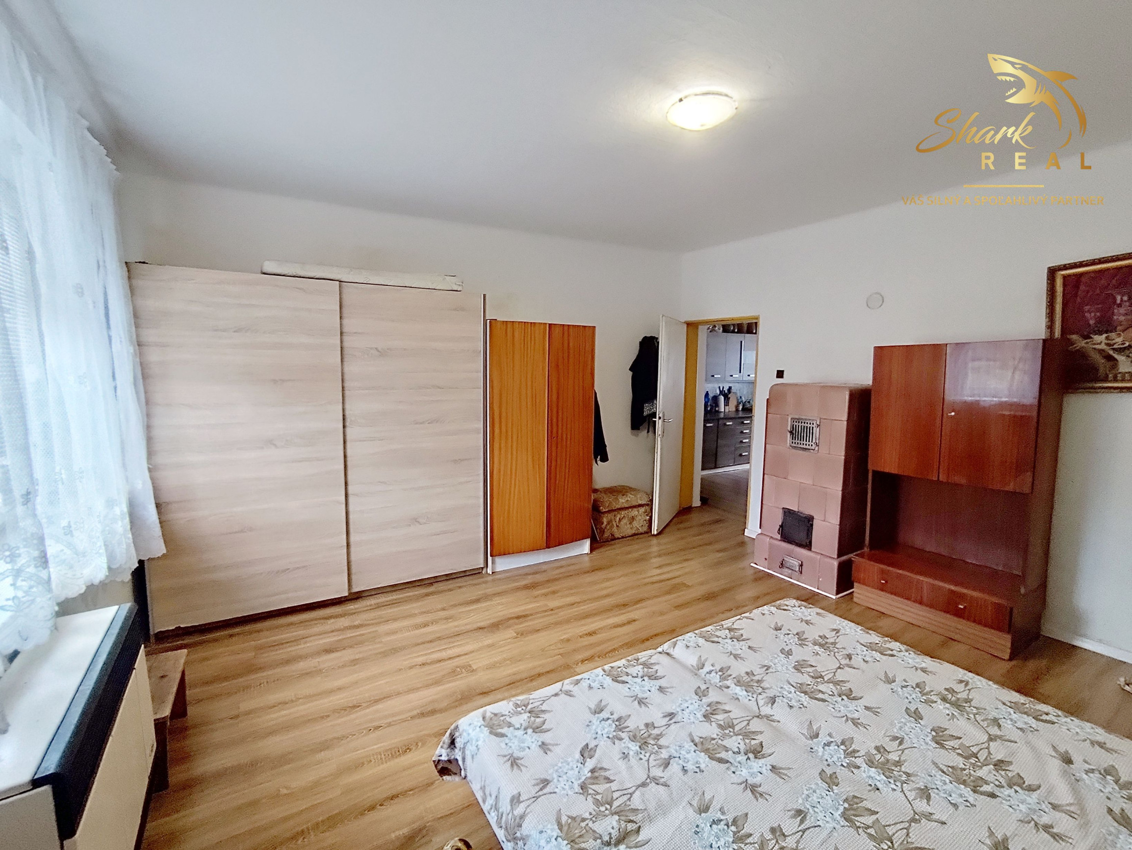 Rodinný dom s veľkorysým investičným pozemkom na predaj