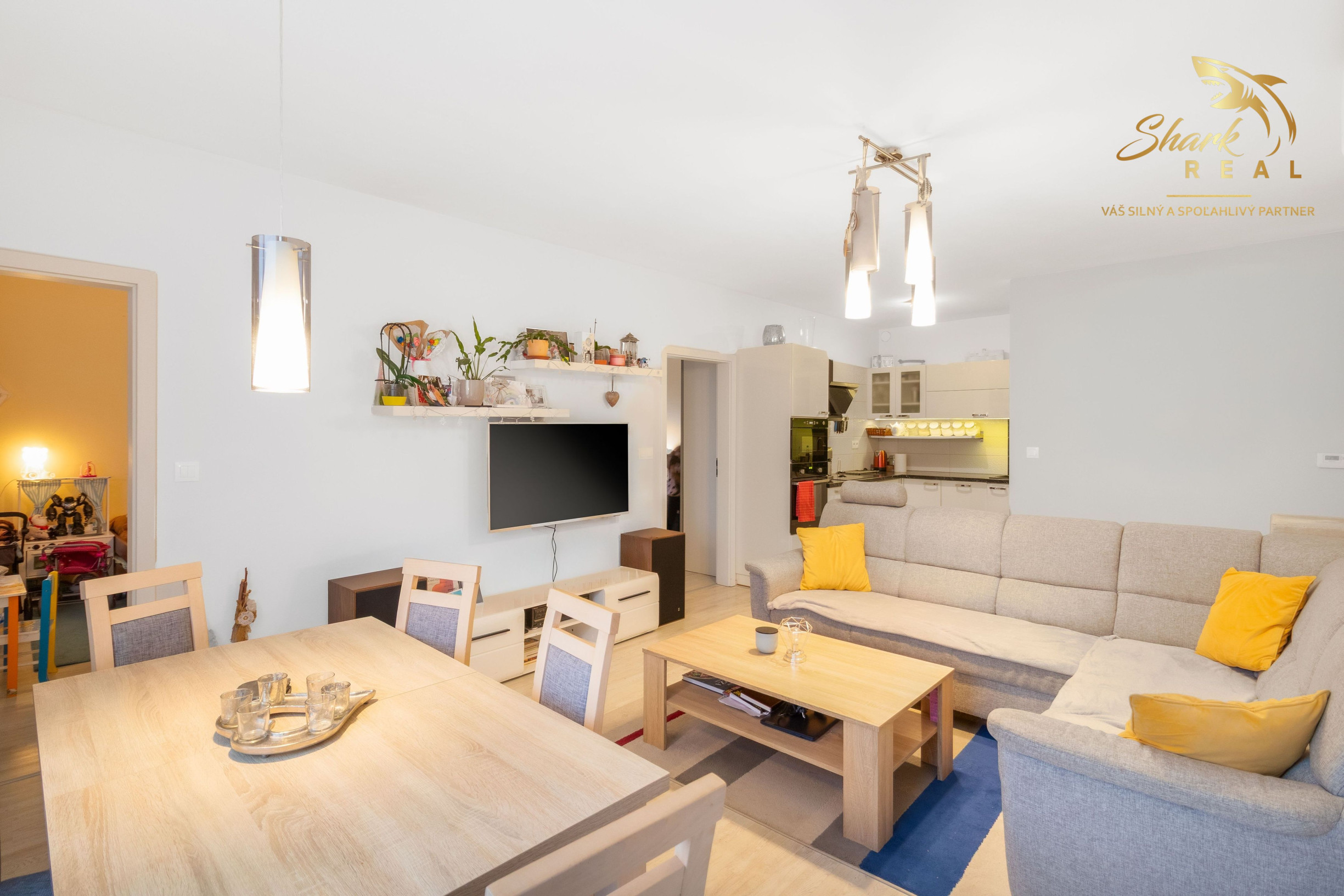 !ZNÍŽENÁ CENA! Slnečný 4-izbový byt s terasou len 10 km od Bratislavy