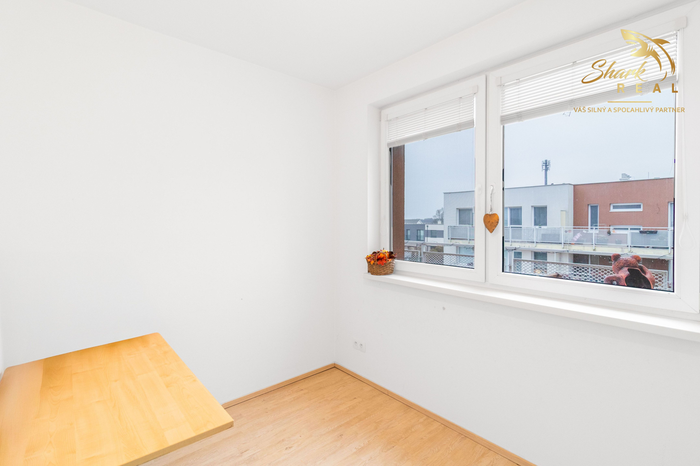 !ZNÍŽENÁ CENA! Slnečný 4-izbový byt s terasou len 10 km od Bratislavy