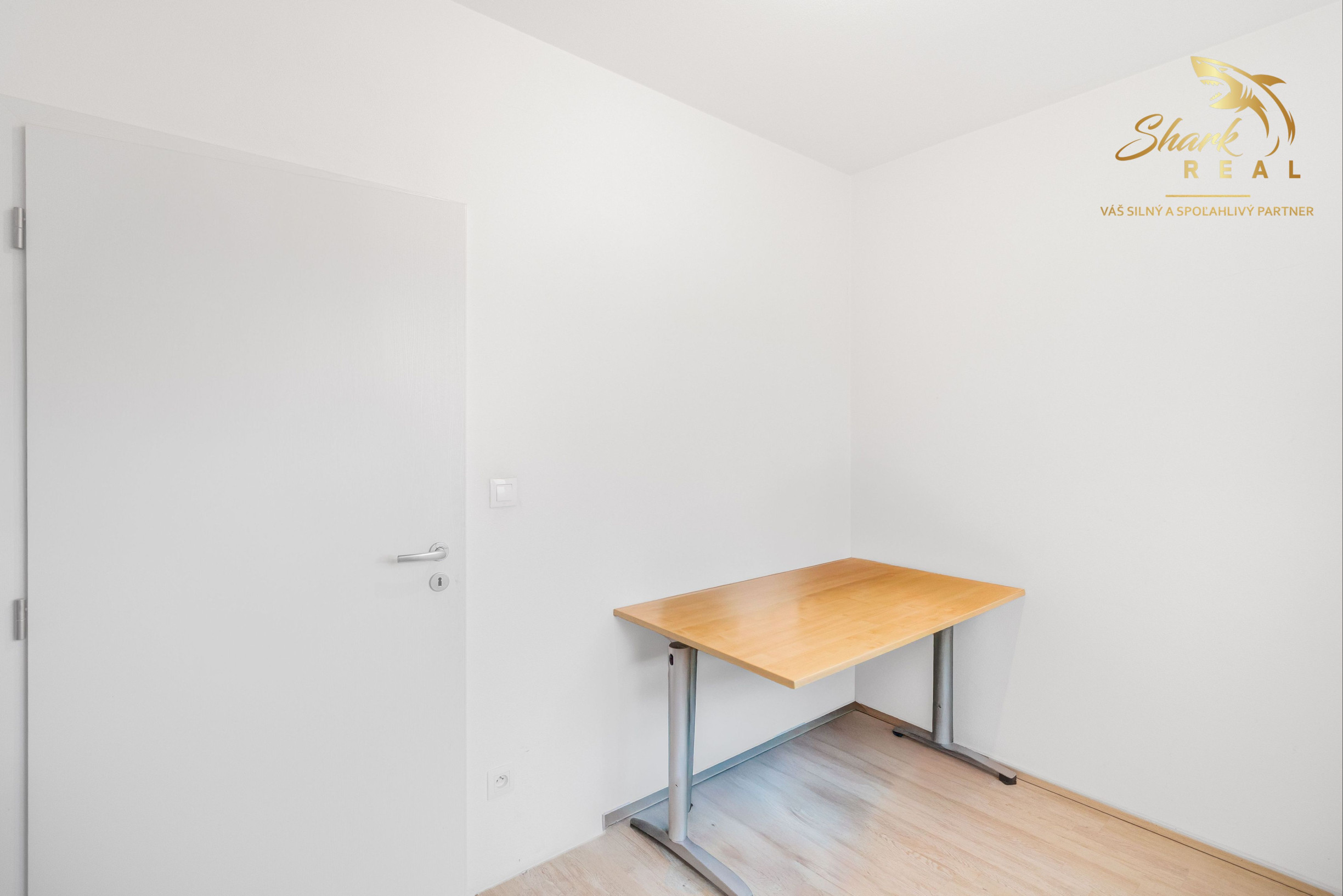 !ZNÍŽENÁ CENA! Slnečný 4-izbový byt s terasou len 10 km od Bratislavy