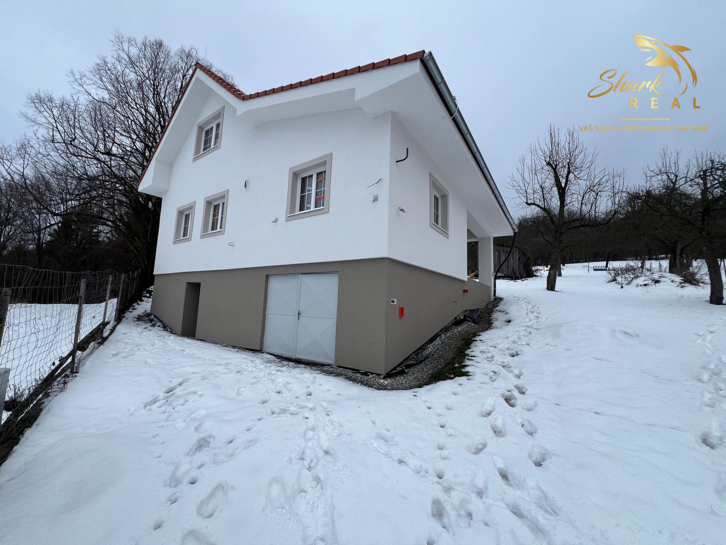 Chalupa s krásnym výhľadom na štiavnické vrchy