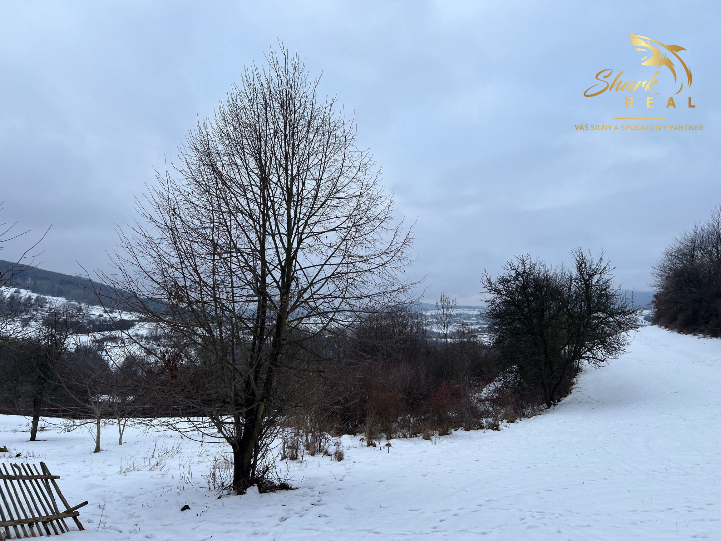 Chalupa s krásnym výhľadom na štiavnické vrchy