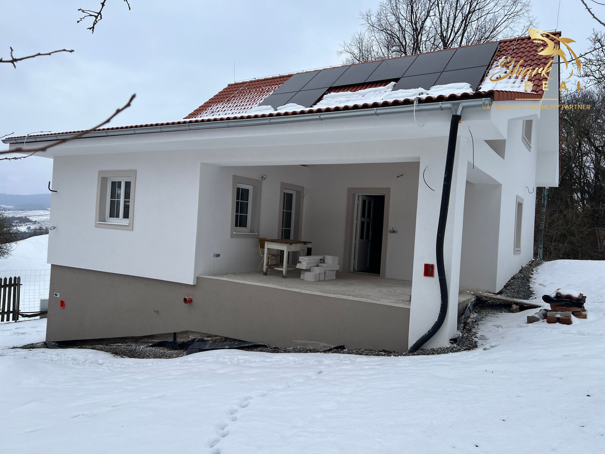 Chalupa s krásnym výhľadom na štiavnické vrchy