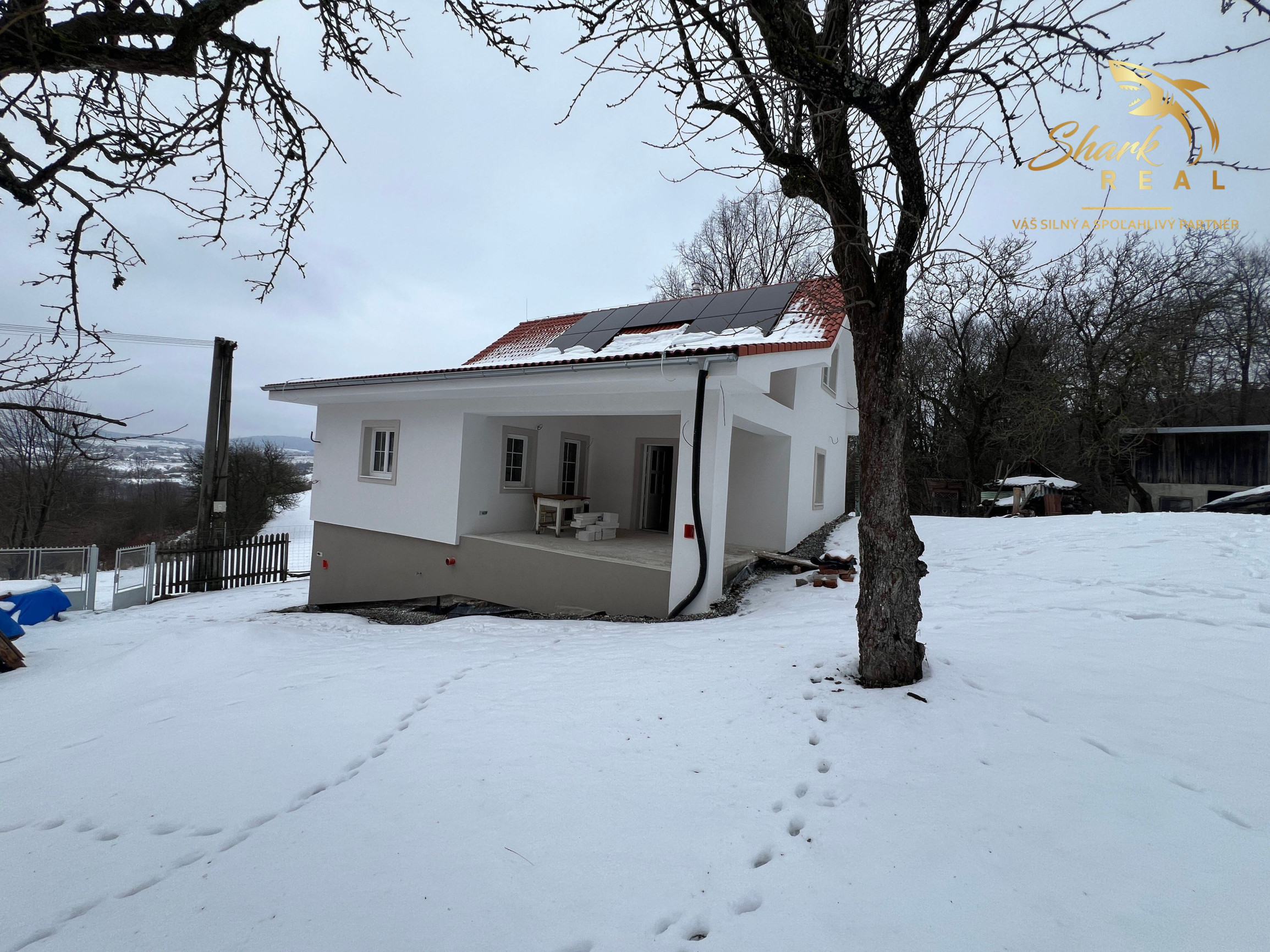 Chalupa s krásnym výhľadom na štiavnické vrchy