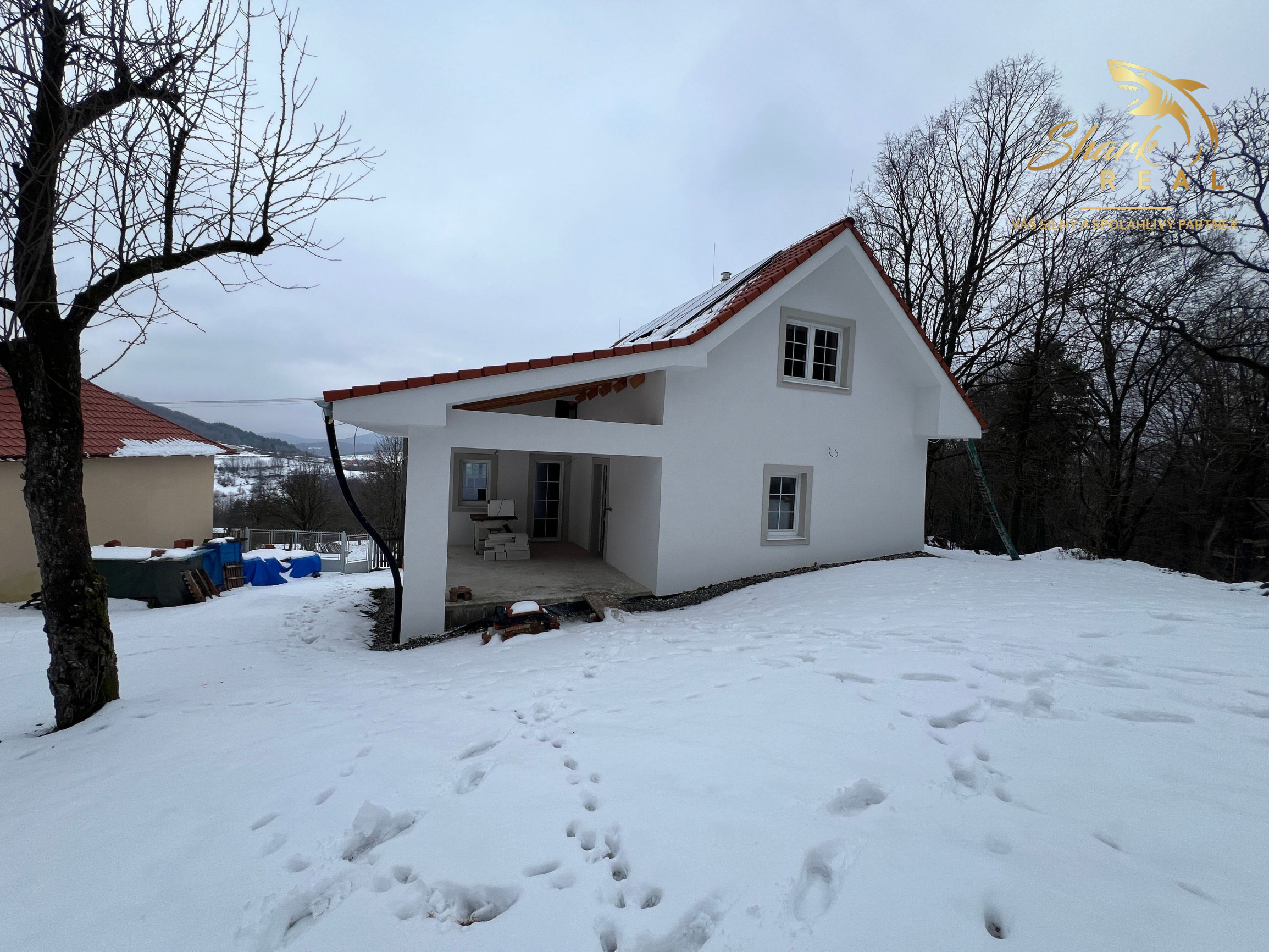 Chalupa s krásnym výhľadom na štiavnické vrchy