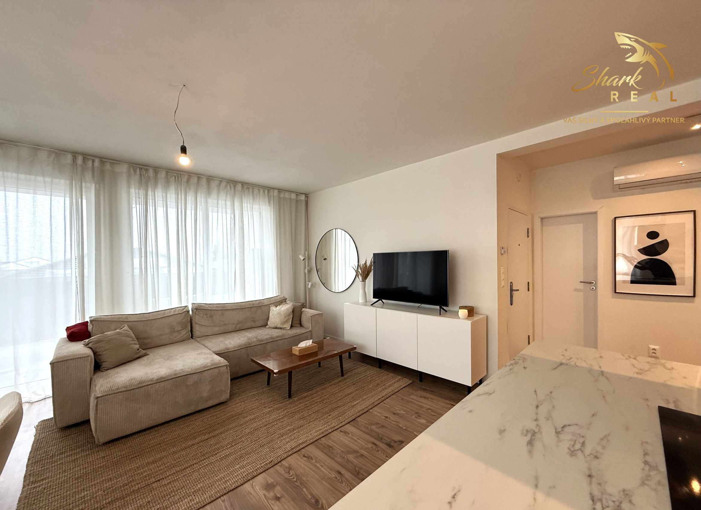 NOVOSTAVBA 3i byt s 2 Parkovacími miestami hneď pred bytom, KOMPLET Zariadený