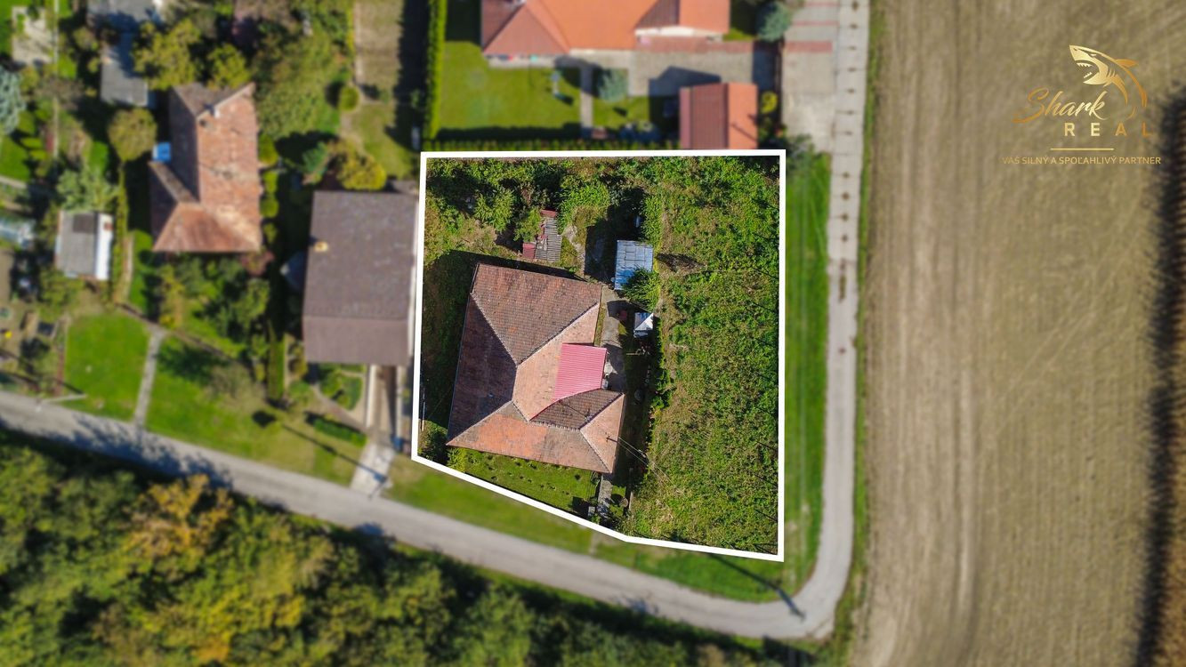 SUPER LOKALITA 6-izbový rodinný dom s veľkým pozemkom v Komjaticiach