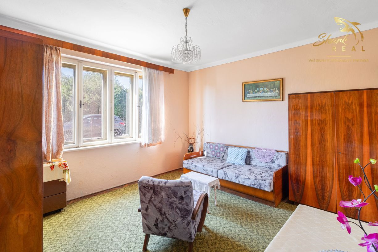 SUPER LOKALITA 6-izbový rodinný dom s veľkým pozemkom v Komjaticiach