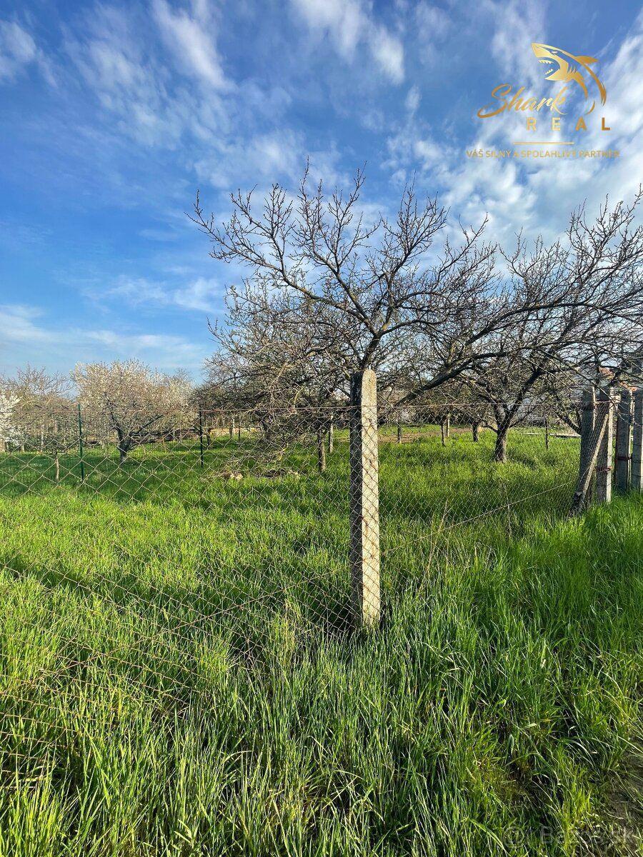 Slnečný rovinatý pozemok o výmere 408 m² v meste VRBOVÉ