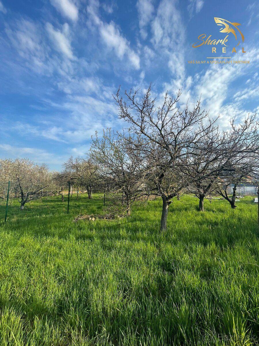 Slnečný rovinatý pozemok o výmere 408 m² v meste VRBOVÉ